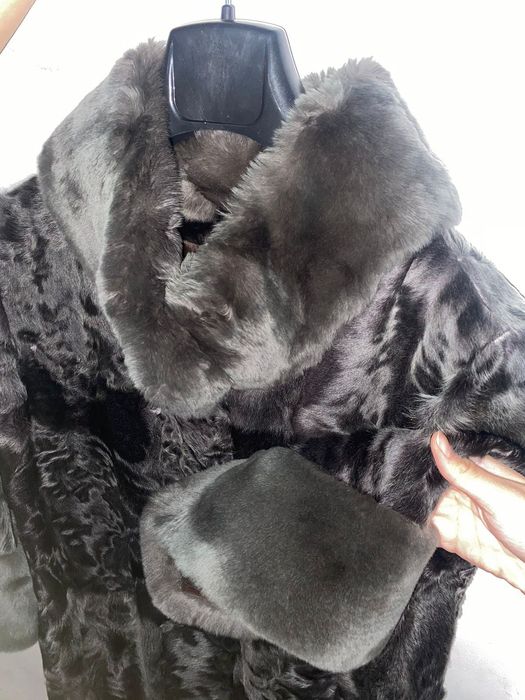 Продам женскую шубу