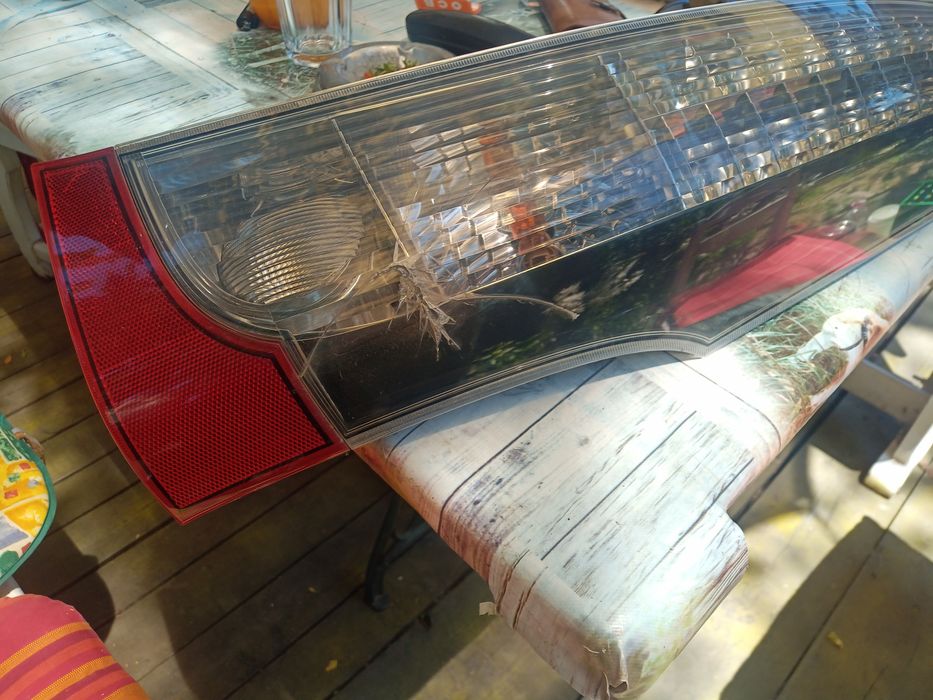 Мицубиши грандис-преден капак и десен стоп