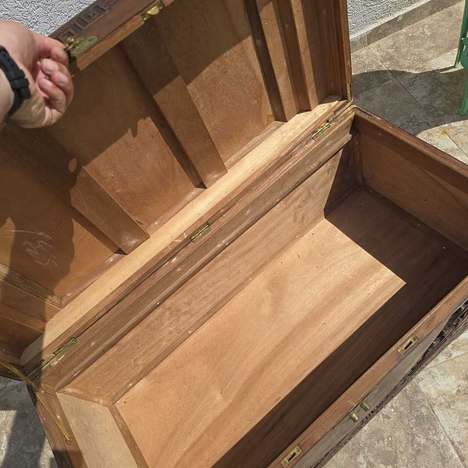 Lada de zestre veche sculptura deosebită,motiv orientala.