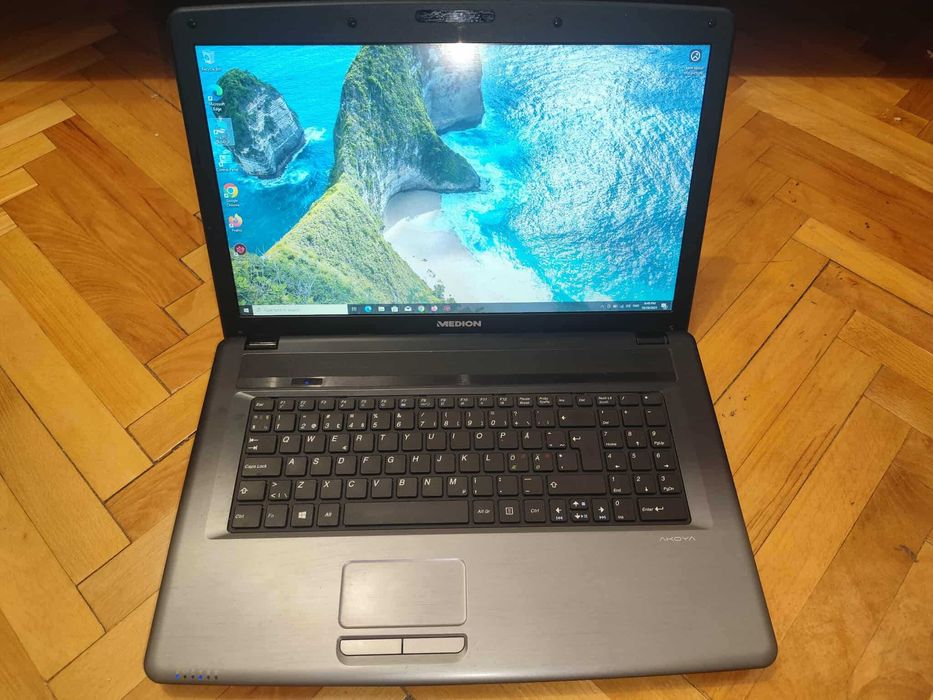 Laptop Medion E7222, 17inch, Intel, 8Gb Ram, 120Gb SSD+320Gb Hdd.Garan