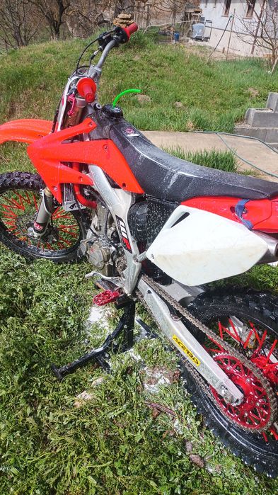 Vând cross honda crf250r