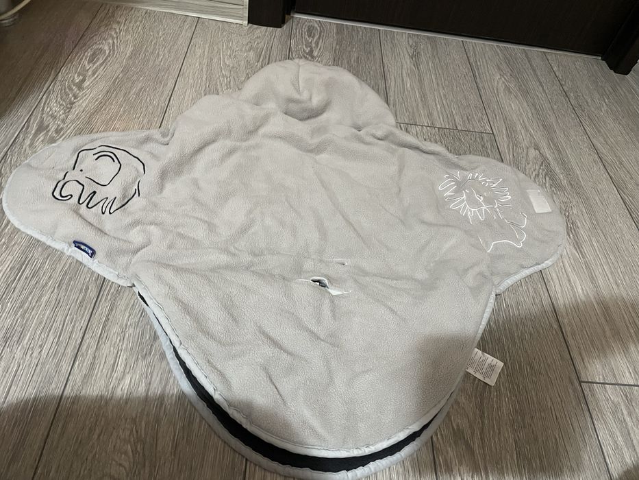 Paturica de infasat bebe in scaun sau carucior