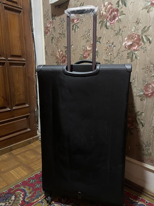 Подаю чемодан отличном состоянии 50х89 Дамская сумочка 35,×23 через пл