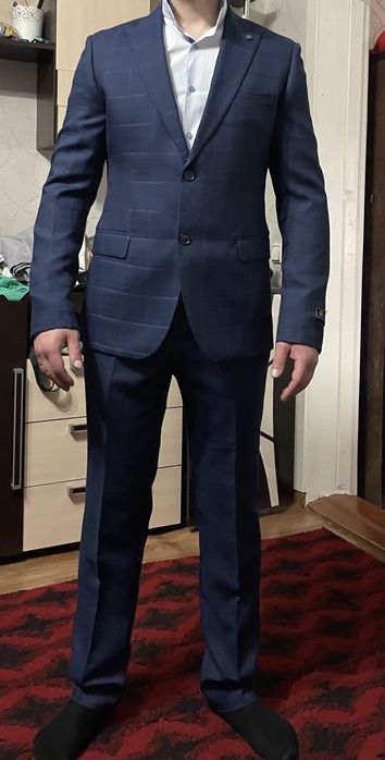 Продам костюм тройку