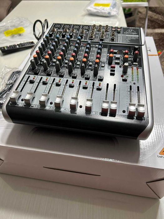 Пулт / миксер Behringer QX1204 USB