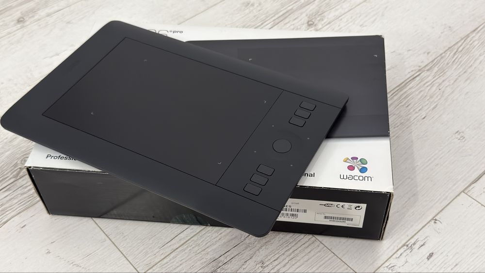 Tableta Grafica Wacom Intuos PRO