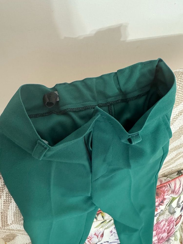 Costum copii 6 / 7 ani verde