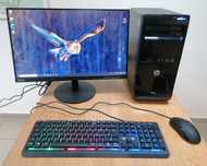 Настолен компютър HP с монитор Lenovo, клавиятура и мишка.