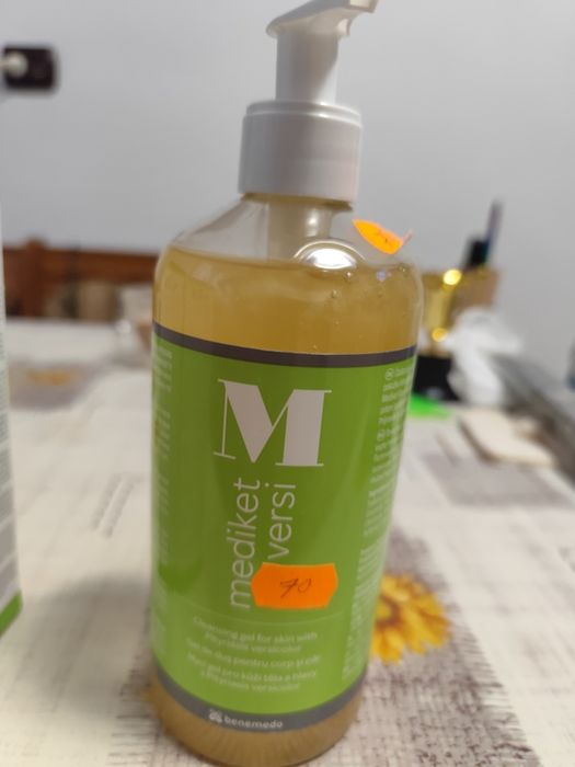 Vând cremă de corp și gel de dus și șampon