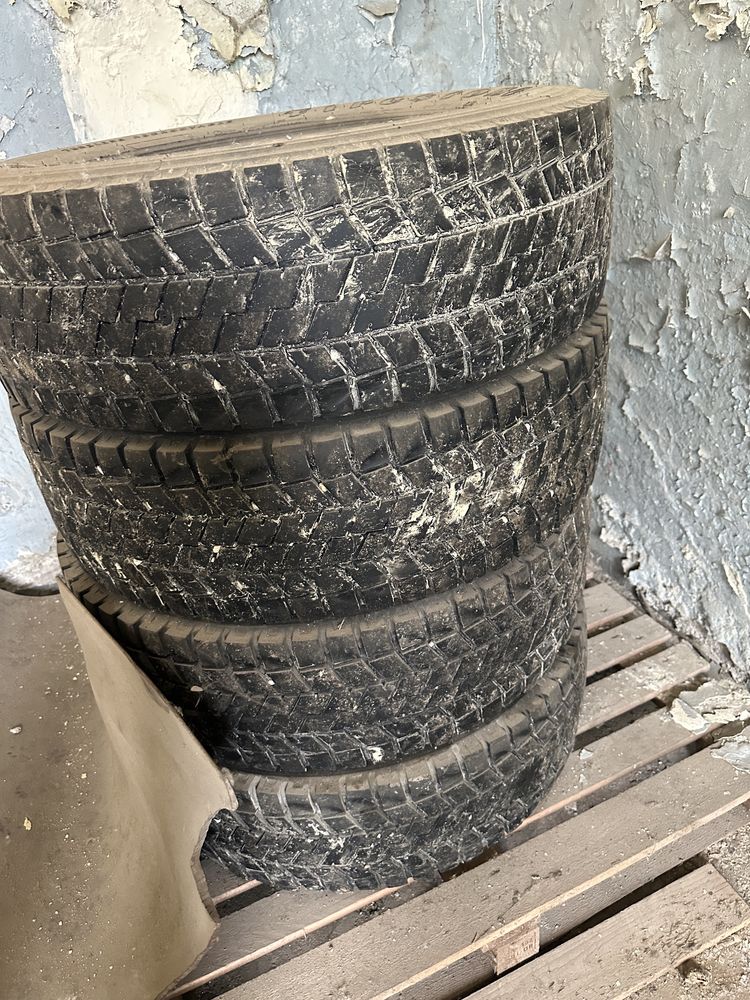 8 броя гуми Firestone 285/70 R19.5