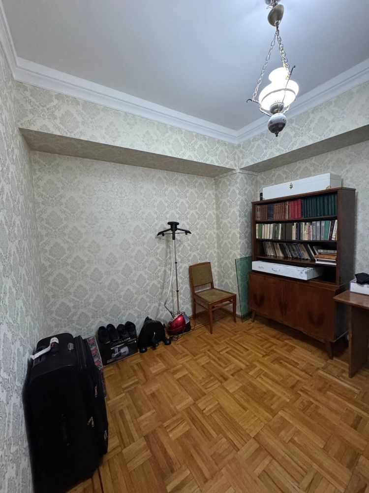 Ц5 3 комнатная Алайский галлерейный дом