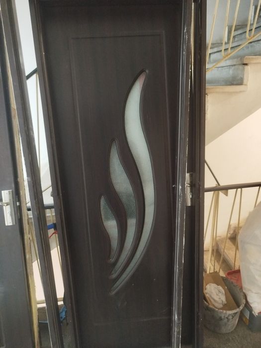 Vând uși in stare foarte buna!