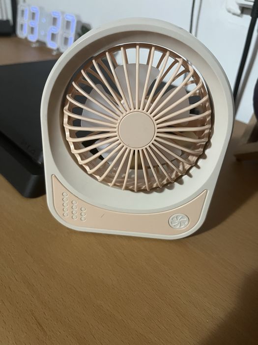 Mini Ventilator cu LED in stare buna
