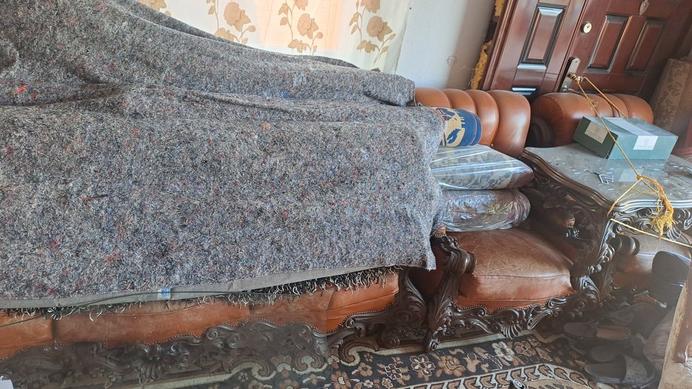 De vanzare fotolii si canapea si masuta stil baroc