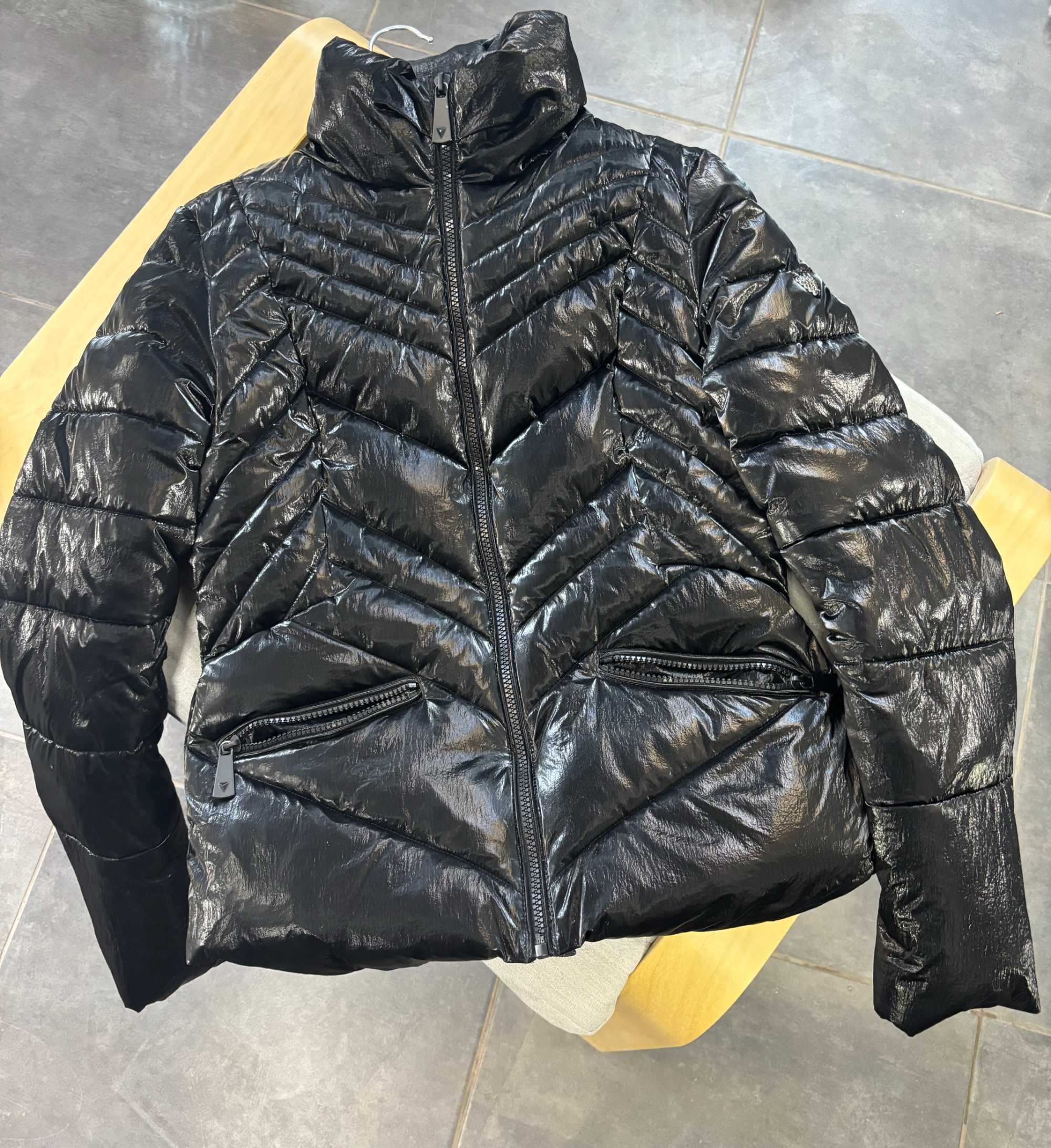 Дамско пухено яке Guess