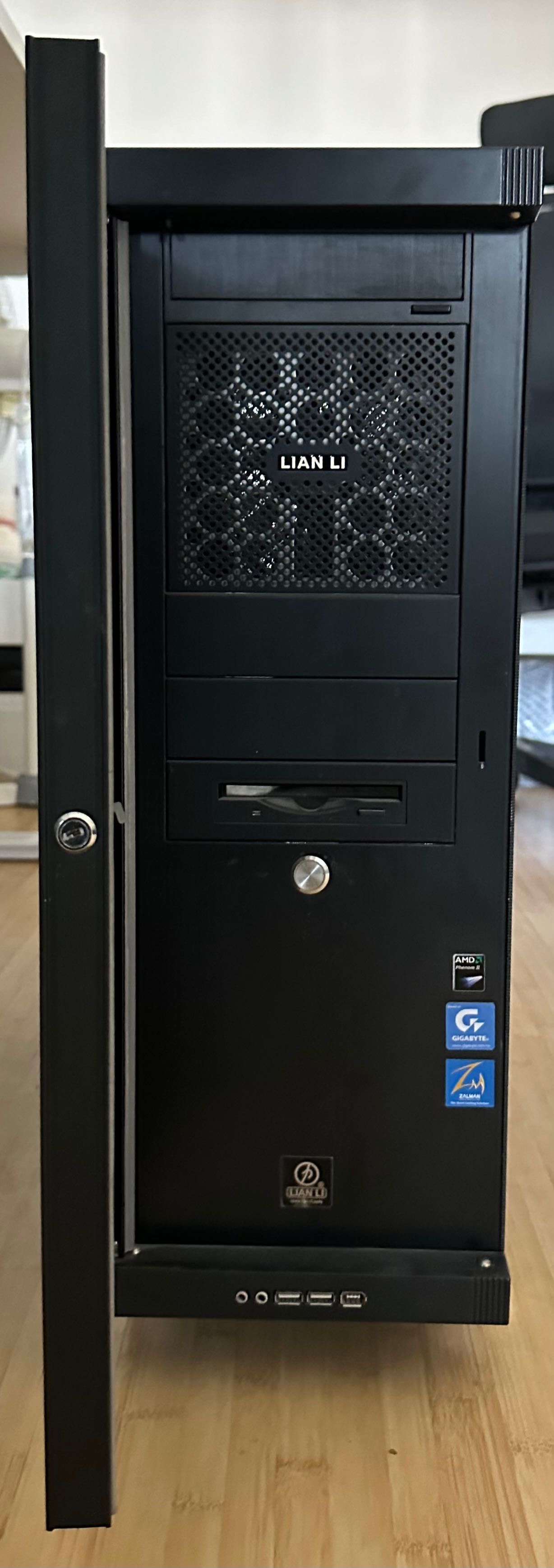 Carcasa Lian-Li PC-V2100 plus