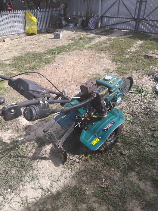 Vând motosapa Bronto
