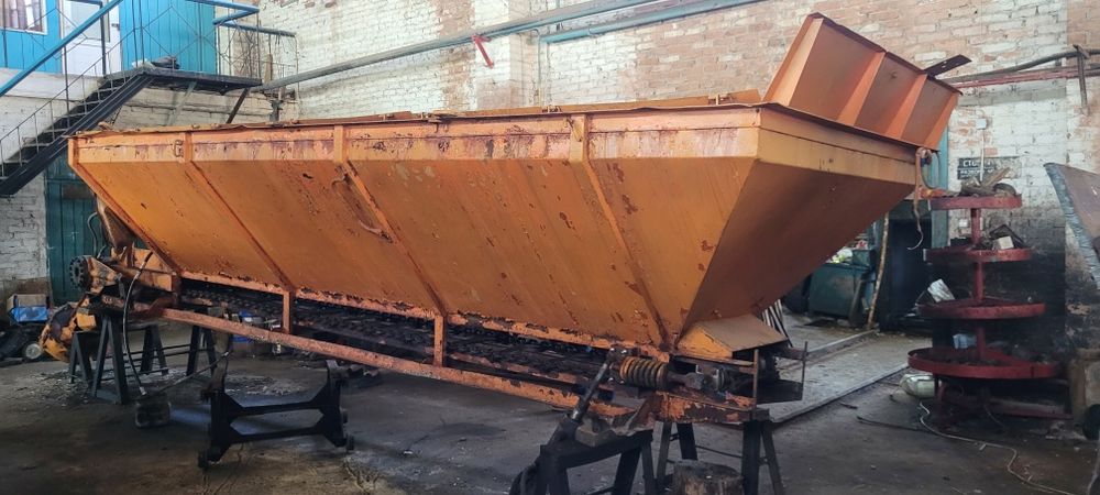 Продам пескоразбрасыватель 8 кубов