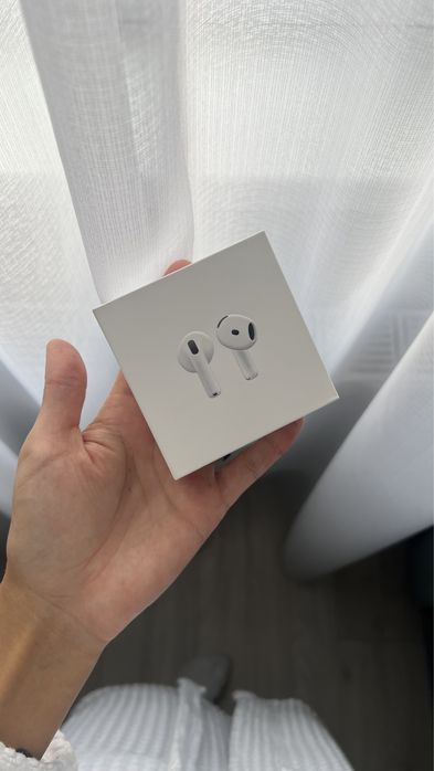 Продам Airpods 4 как новые почти не использовались