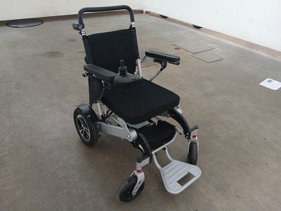 Scaun rotile electric 8000EA Nou