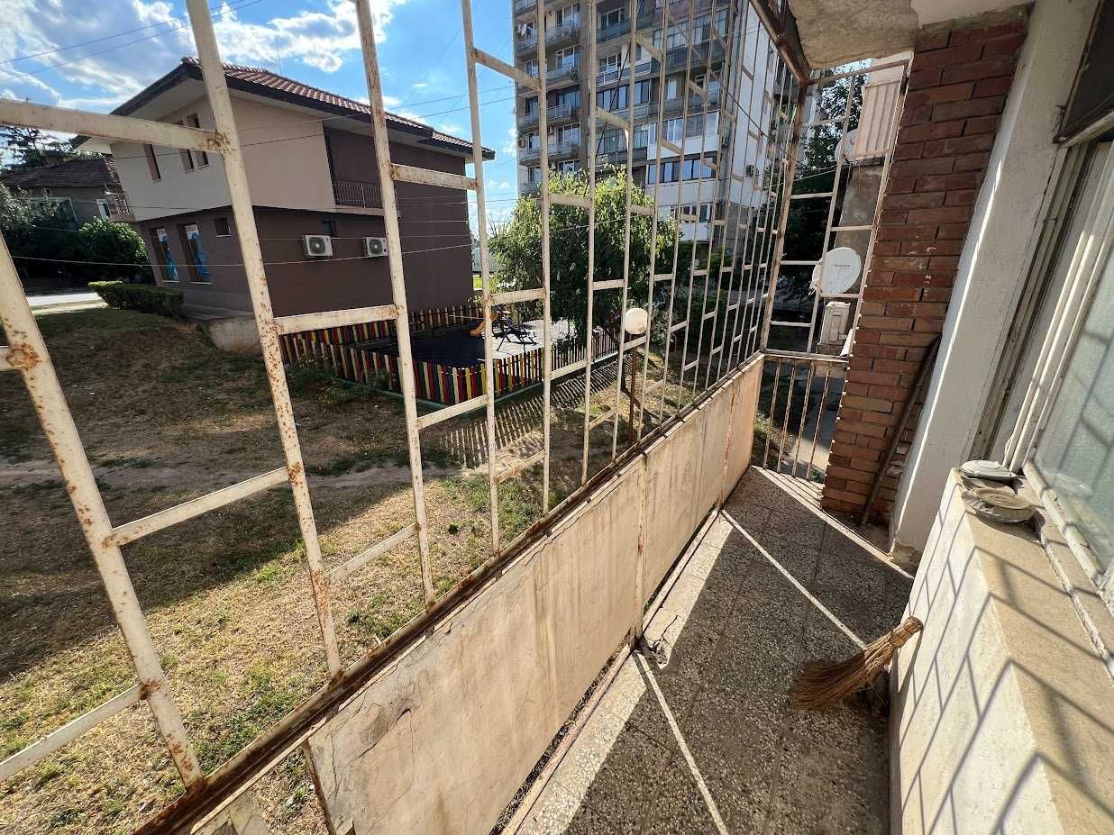 Продавам едностаен апартамент (гарсониера) 33 кв.м – Център, Кнежа