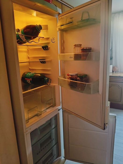 Mese bar rotunde albe,cu piror inox