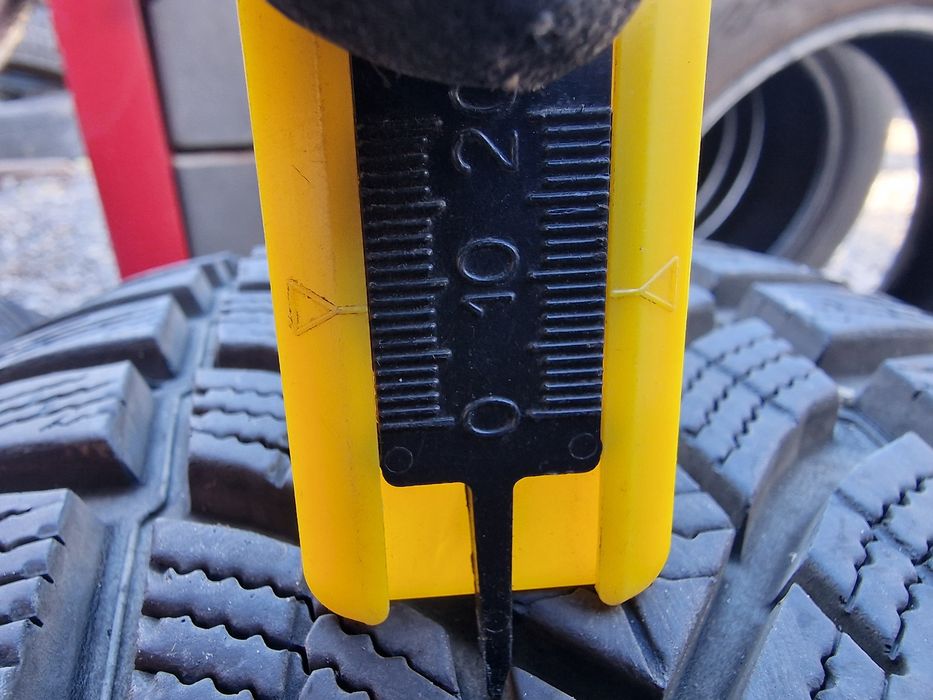 Anvelope 215/60R16 marca Dunlop, DOT 2022,8 mm, M+S