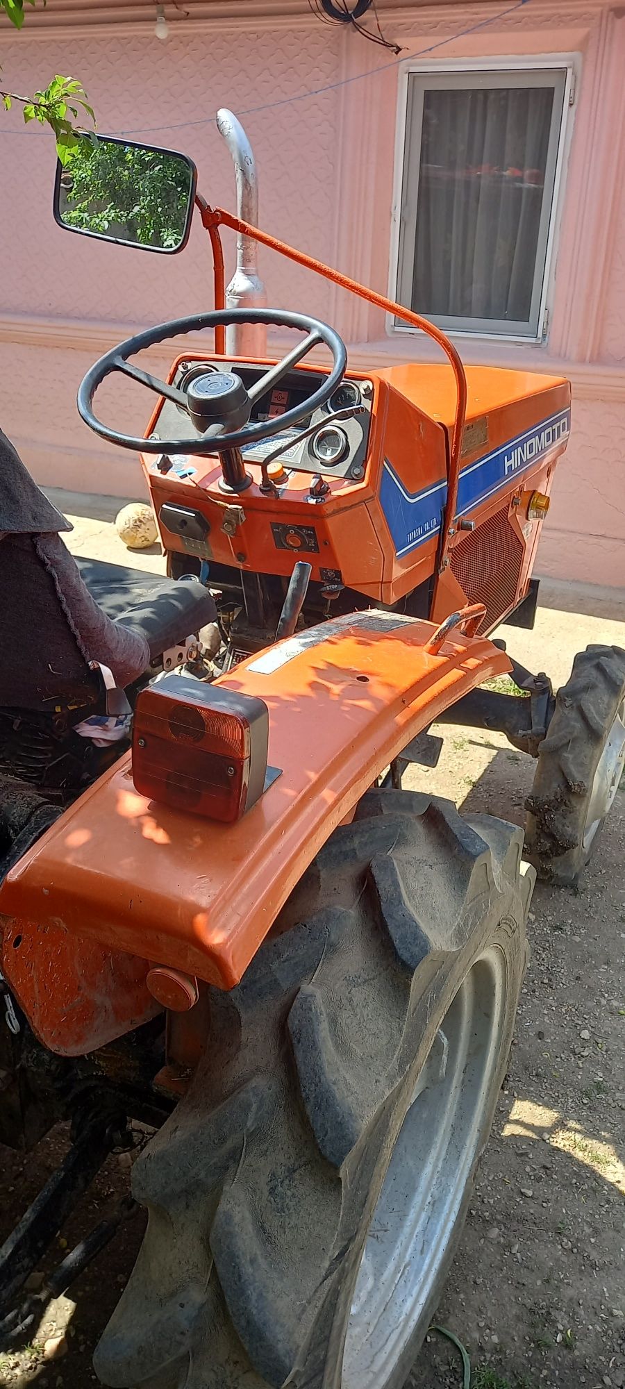 Vând tractor funcțional