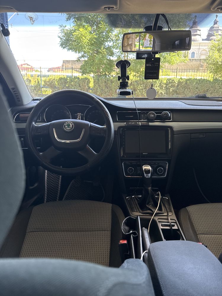 Vând skoda superb 2 anul 2010