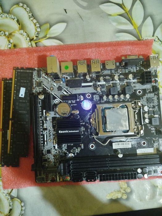 Продается материнская плата с процессором и оперативкой
