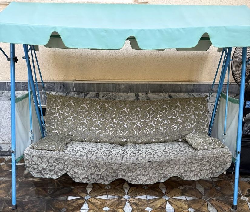 Качеля домашная в хорошом состоянии