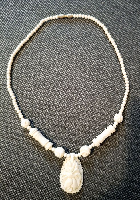 Колиета от естествени материали