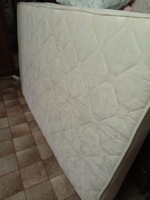 Продам матрас на кровать!!!