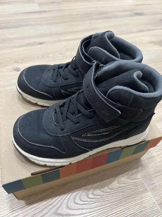 Продам детскую демисезонную обувь 33 размера