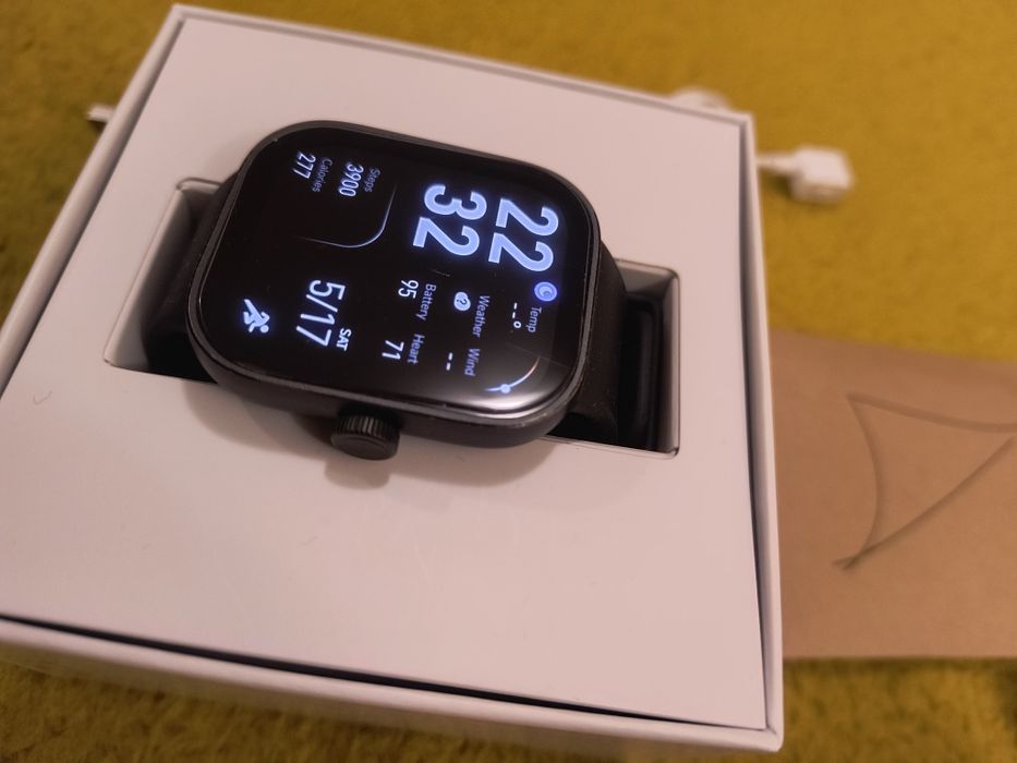 Смарт часовник Xiaomi Watch 4