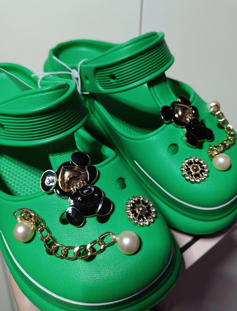 Saboți noi CROCS