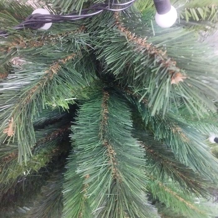 Продаетсяпышная  ёлка