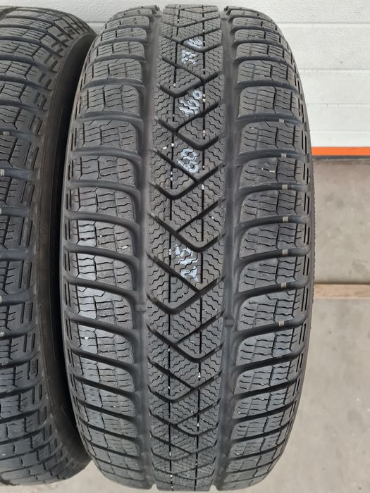 Зимни гуми 2 броя PIRELLI SottoZero3 215 60 R16 дот 3617