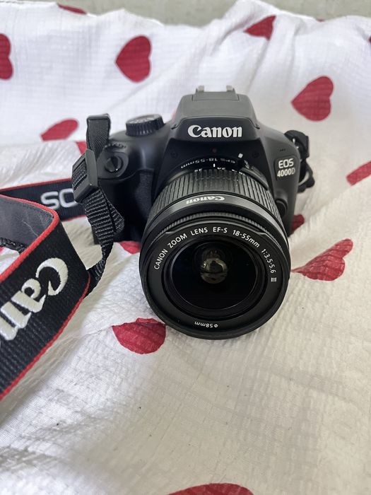 Продам фотоаппарат Canon EOS 4000D