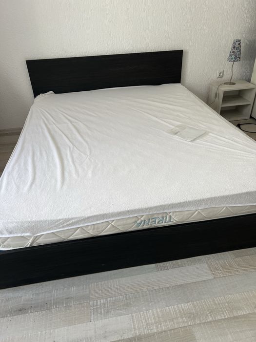 Легло с двулицев матрак