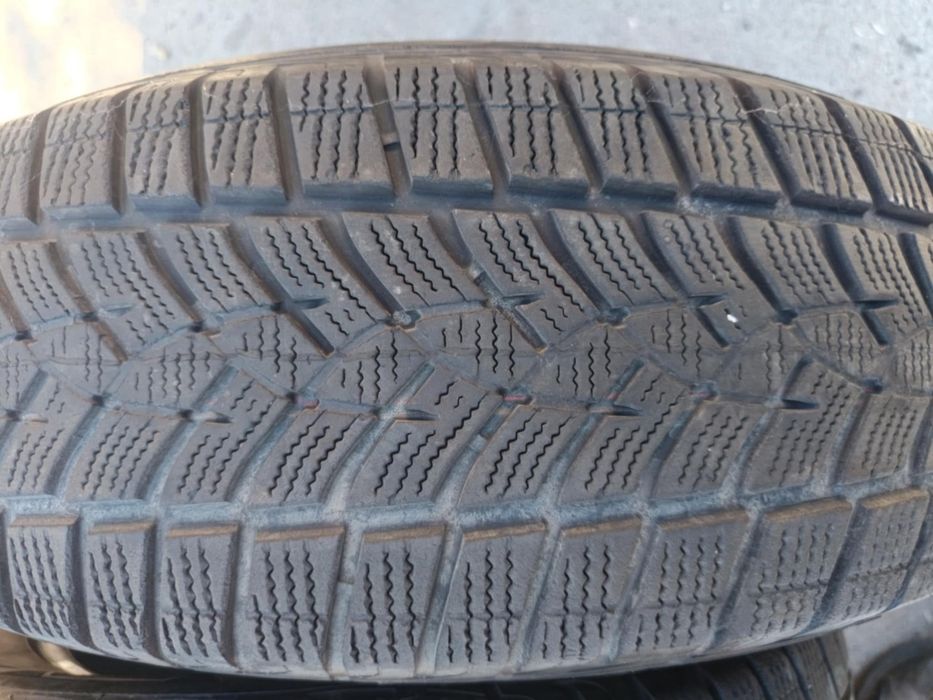 215/60/16 4броя GoodYear UltraGrip.Гумите са в много добро състояние