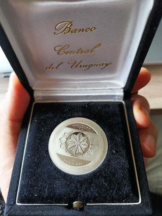 Сребърна монета от Уругвай, 1987 г.