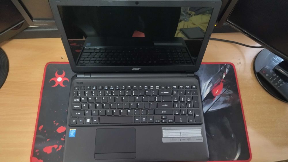 Laptop Acer Aspire E1-530