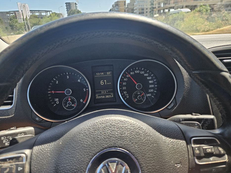 Volkswagen Golf 6 1.6 TDI DSG 2012