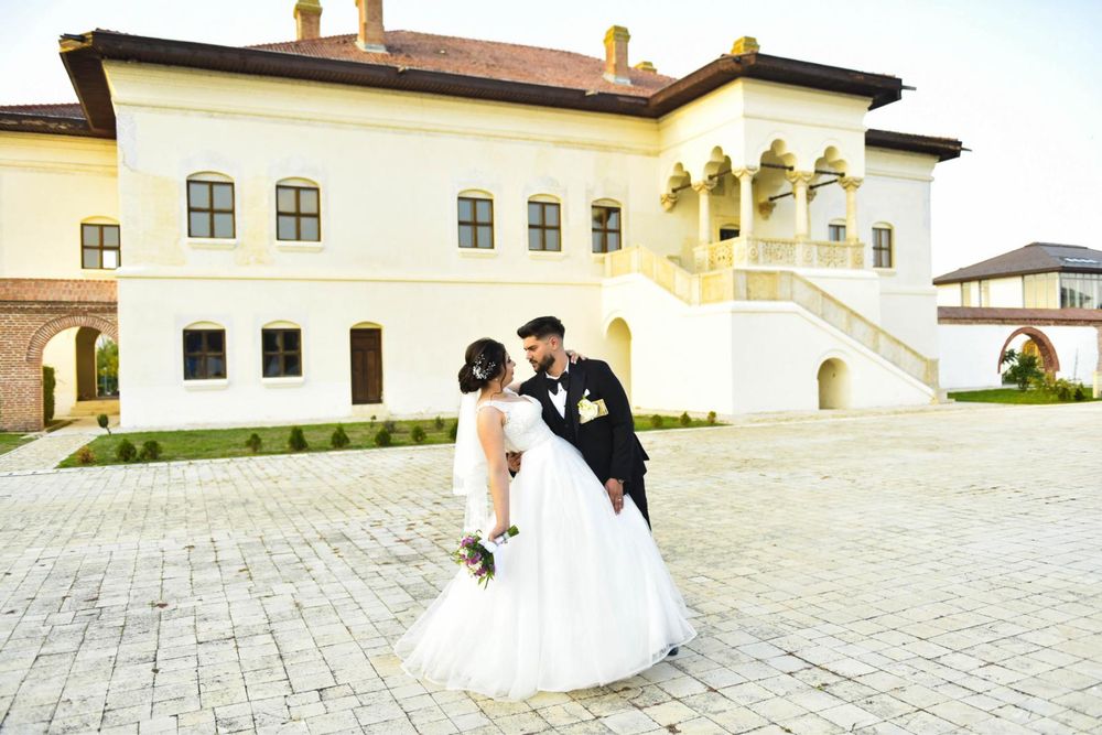 AK Mega Events - Aducem povestea ta in lumina elegantei