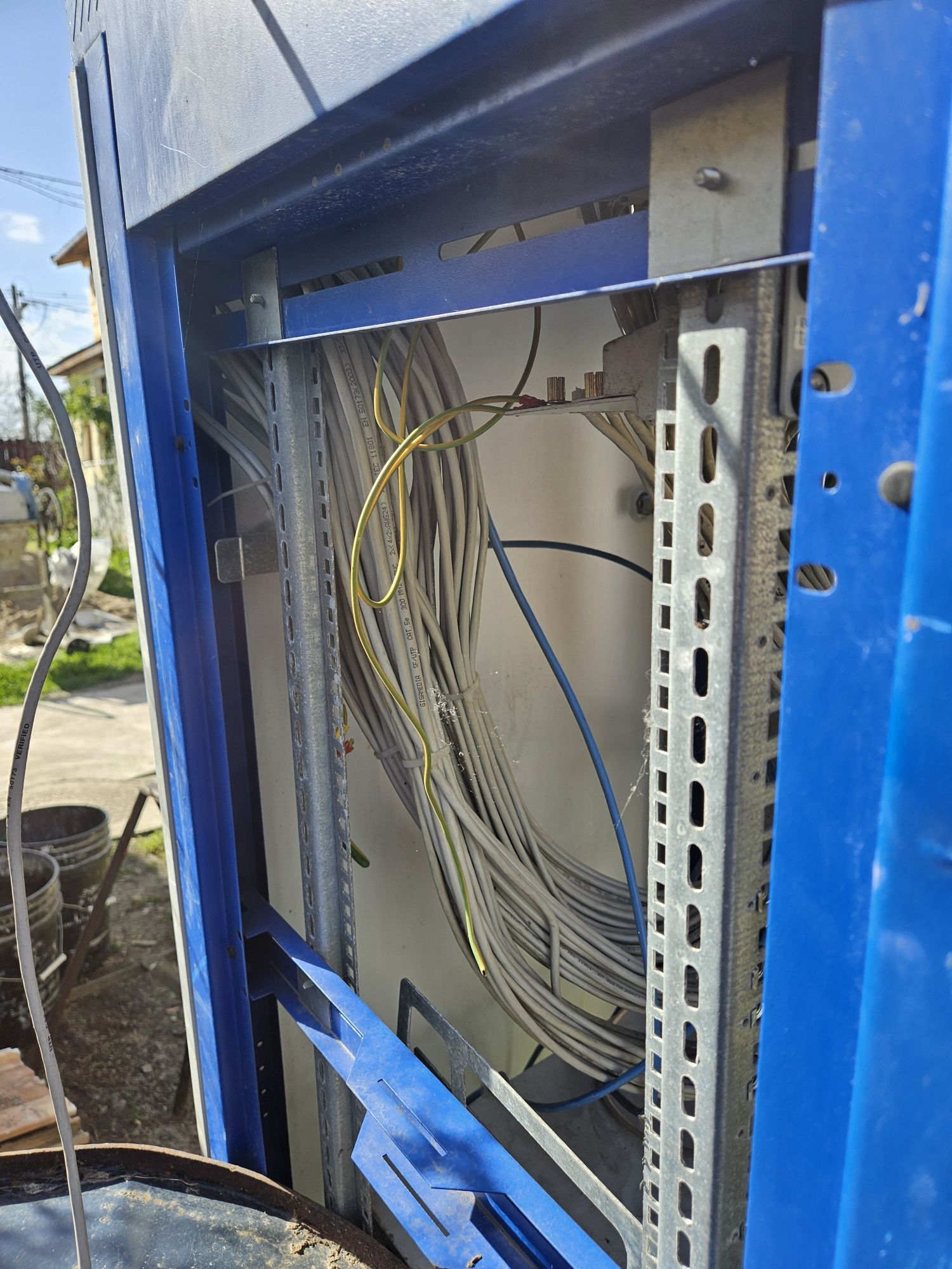 Server rack in stare buna