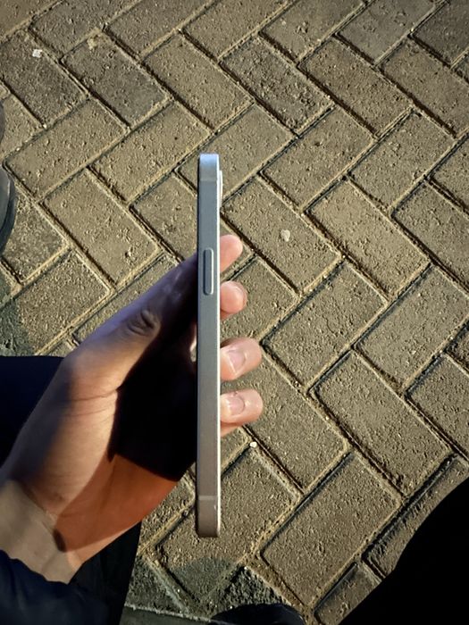 iPhone 16e белый