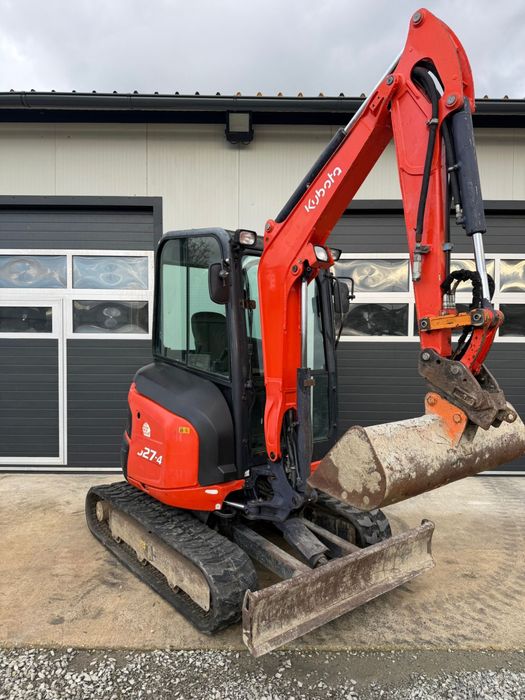 Miniescavator kubota 2,7 tone . Posibilitate rate avans 0