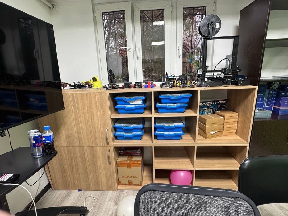 Продаётся вместительный и аккуратный шкаф в отличном состоянии, подойд