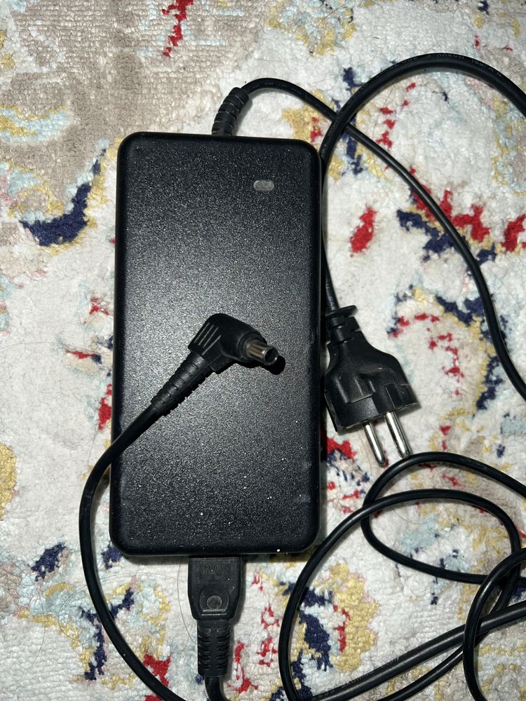 сетевой адаптер (блок питания) , аккумулятор для ноутбука Sony.